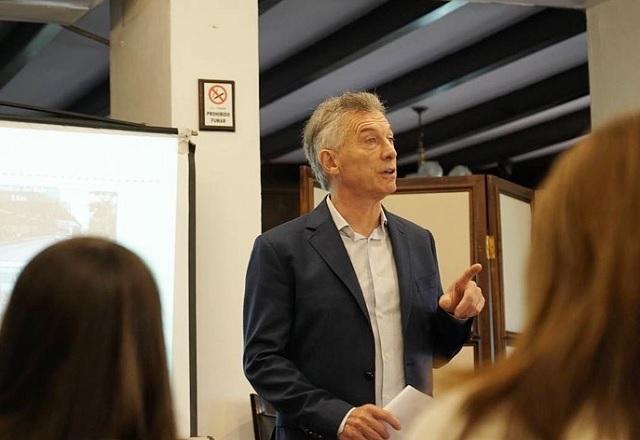 Mauricio Macri pede desculpas por ter afirmado que Alemanha é "raça superior"