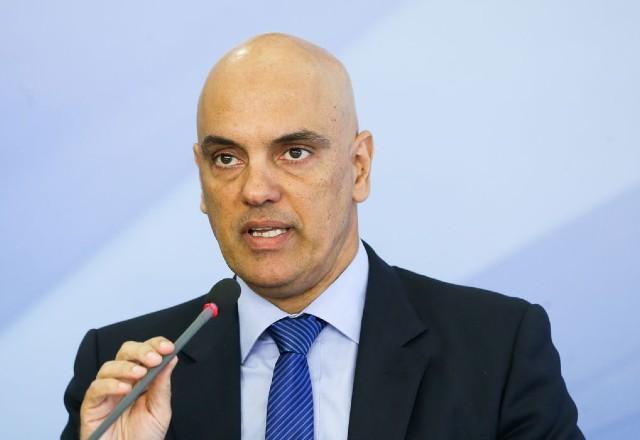 Moraes manda bloquear contas de 43 suspeitos de financiar atos golpistas