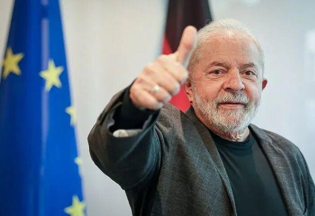 Lula passa por procedimento cirúrgico, está bem e se recupera em casa