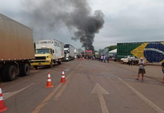 Rodovias têm 13 interdições e 5 bloqueios pelo país, diz PRF