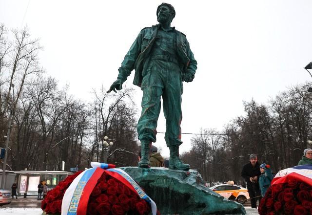 Presidentes de Cuba e da Rússia inauguram estátua de Fidel Castro em Moscou