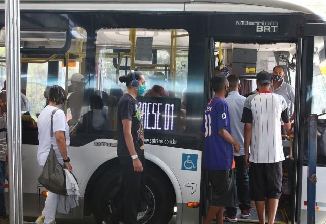 Uso de máscara volta a ser obrigatório no transporte público de SP