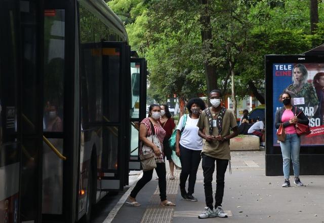 Máscaras voltam a ser obrigatórias no transporte público de SP