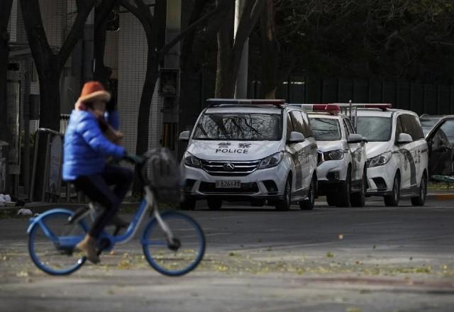 China redobra força policial e reprime protestos contra medidas anticovid