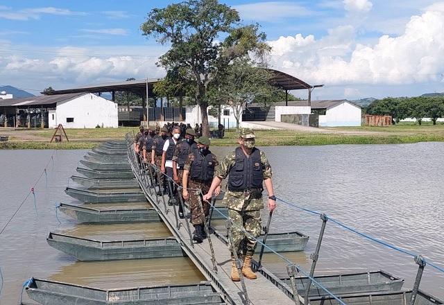 Governo envia projeto que autoriza doação de material do Exército ao Paraguai