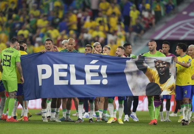 Jogadores da seleção fazem homenagem a Pelé após goleada contra a Coreia do Sul