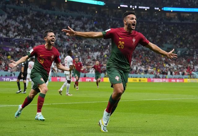 Substituto de CR7 faz três, Portugal goleia Suíça e está nas quartas da Copa