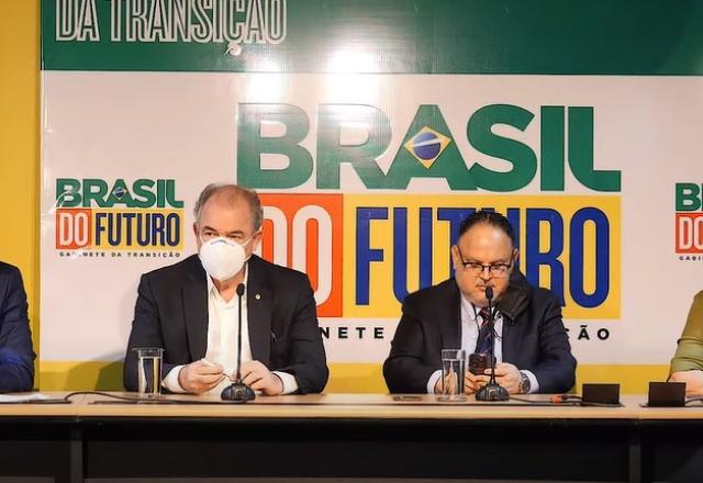 "Preocupante" e "doloroso", diz transição sobre quadro educacional