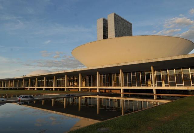 STF derruba e Congresso tenta retomar controle do orçamento secreto