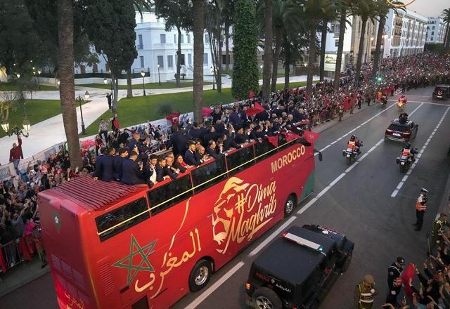 Torcida lota ruas de Marrocos em recepção da seleção quarta colocada da Copa