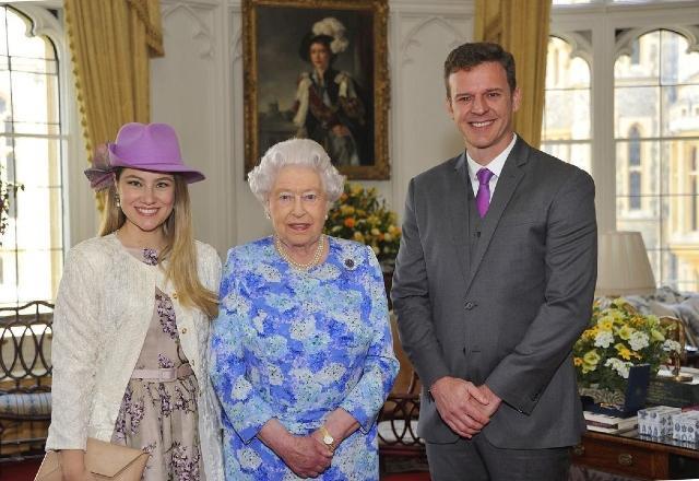 Polícia recupera brincos que atriz brasileira ganhou da Rainha Elizabeth II