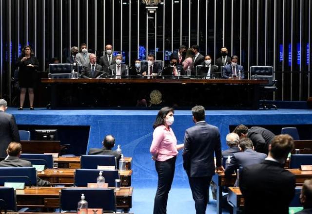 Senado atende mudanças da Câmara sobre PEC e aprova texto em 1º turno