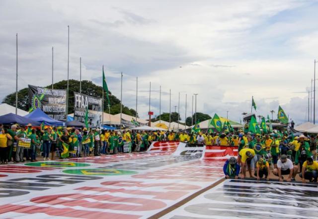 Lindbergh Farias defende que acampamentos sejam desmontados até a posse