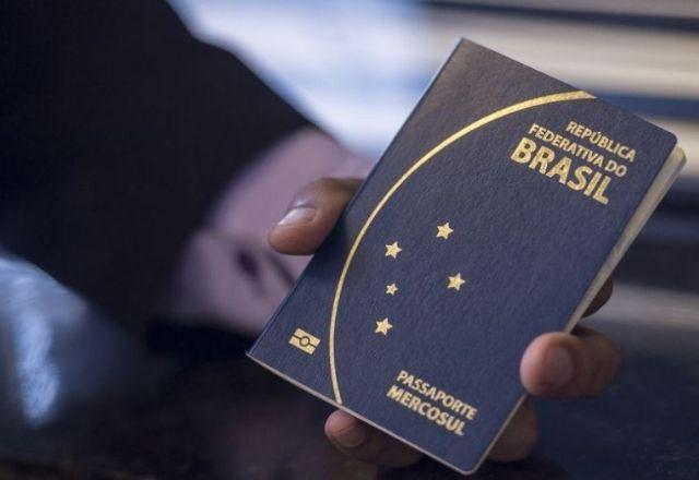 PF confirma que emissão de passaportes foi retomada