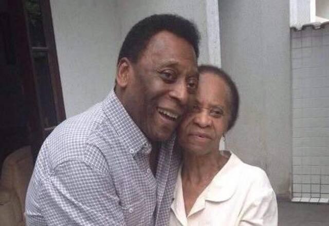 Dona Celeste ainda não sabe da morte do filho, revela irmã de Pelé