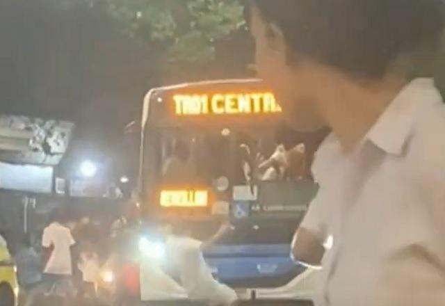 Motorista de ônibus atropela, mata homem e é preso no RJ