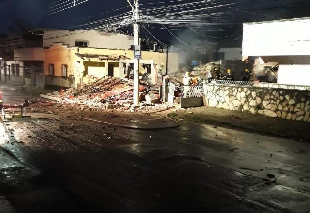 Casas ficam destruídas e danificadas após série de explosões em MG