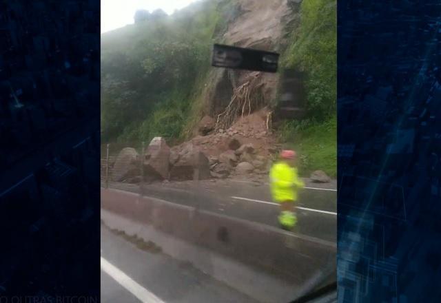 RJ: Dutra é interditada após deslizamento e queda de barreira em Barra Mansa