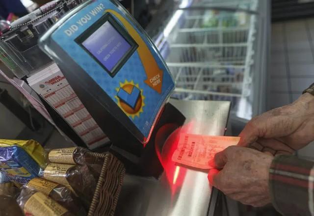 Loteria americana sorteia mais de R$ 5 bilhões; saiba como apostar