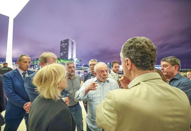 Após encontro com Rosa Weber, Lula confere estragos no Planalto e STF