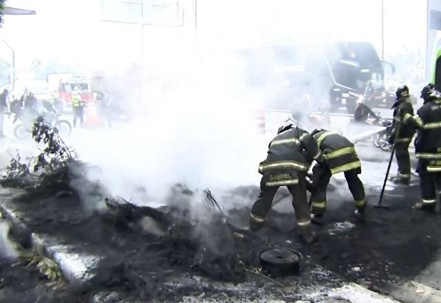 SP: criminosos bloqueiam Marginal Tietê com fogo em pneus