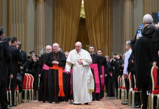 Papa Francisco expressa preocupação com o Brasil após invasão no DF