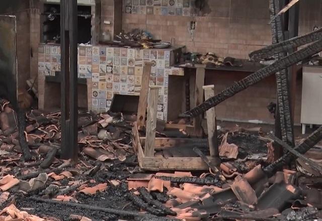 Seis corpos são encontrados carbonizados dentro de veículo