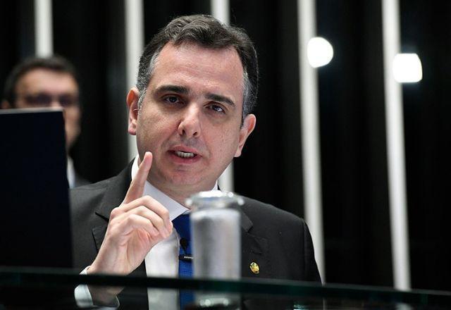 Pacheco dá 40 dias para reconstrução do Senado e diz que cobrará invasores