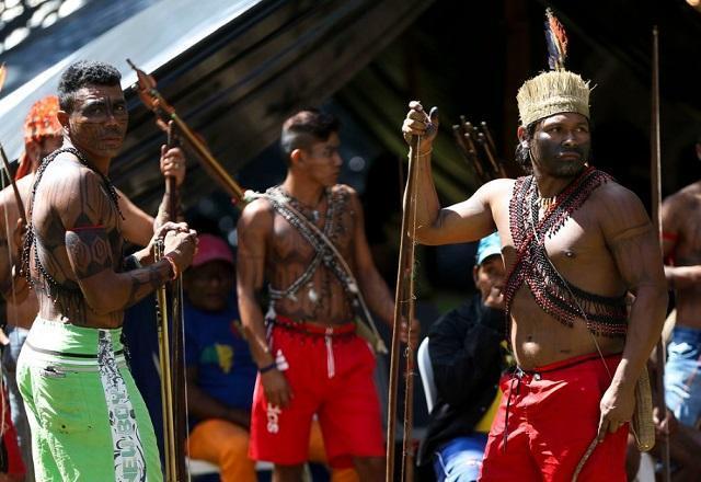 Morre yanomami fotografada em estado grave de desnutrição