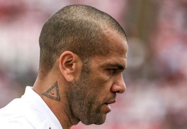 Câmeras mostram Daniel Alves trancado por 15 minutos com suposta vítima