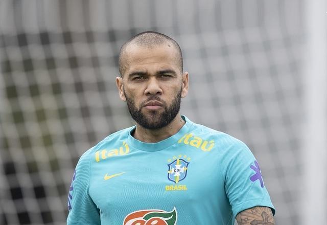 Daniel Alves não usou camisinha e mulher faz tratamento antiviral