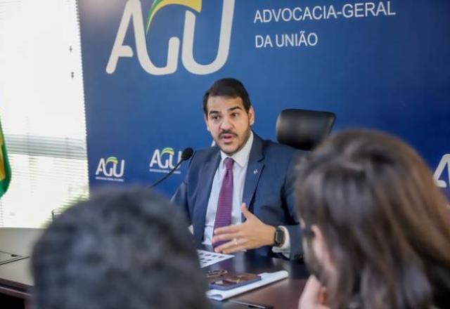 AGU ganha protagonismo e vai para trincheira "antigolpe"