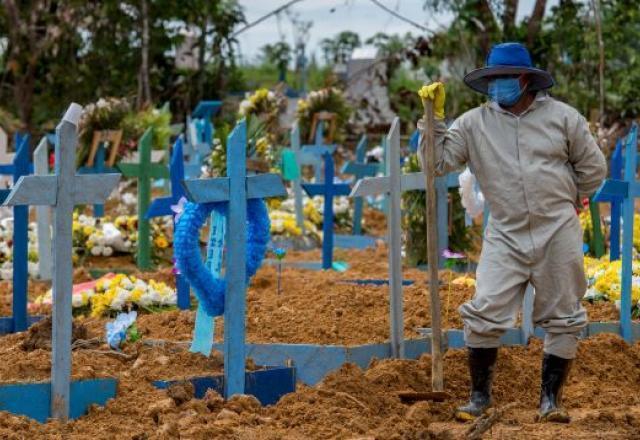 Brasil registra mais de 130 novas mortes por covid-19 em 24 horas