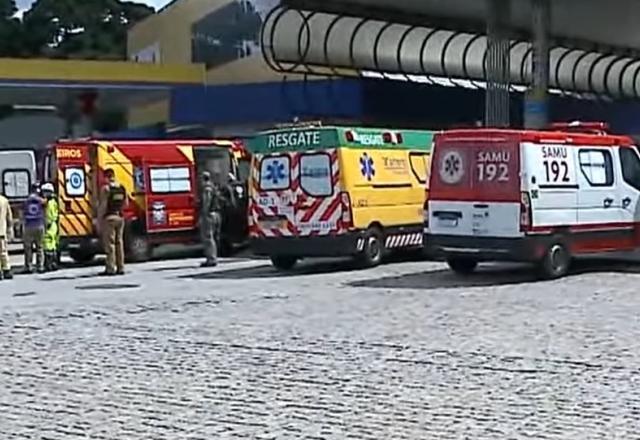 Ladrão vestido com roupa tática causa terror em posto de combustível