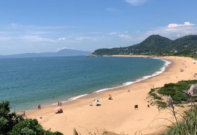 Balneário Camboriú: da badalação às praias limpas e desertas