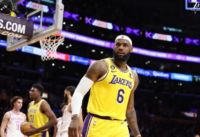 LeBron James bate recorde e se torna o maior pontuador da história da NBA