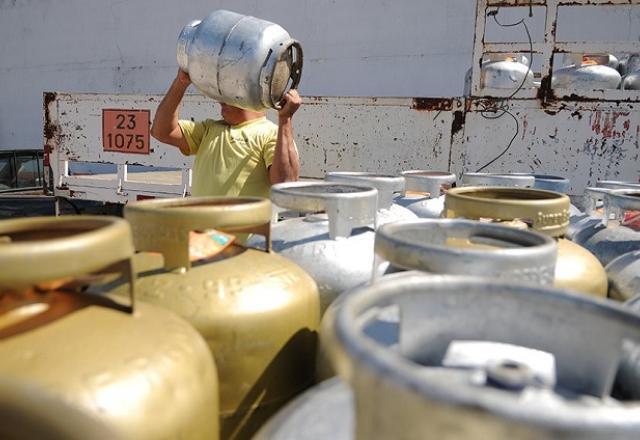 Consumo de gás de cozinha no Brasil atinge pior marca em 10 anos