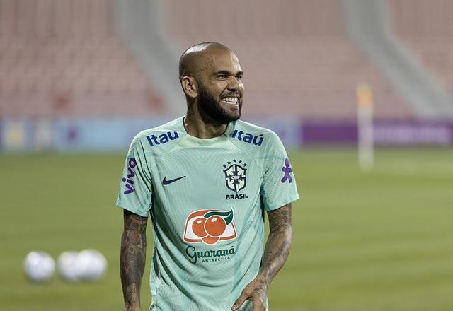 Defesa de Daniel Alves apresenta recurso por liberdade provisória