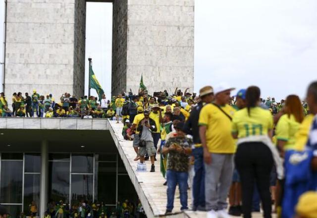 Poder Expresso: golpistas podem pagar até R$ 20 milhões por vandalismo