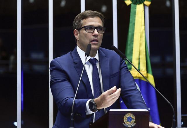 Campos Neto fala em disciplina fiscal com "olho no social"