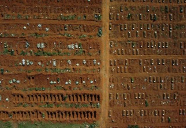 Em 2021, 2º ano da pandemia de covid, Brasil bateu recorde de mortos