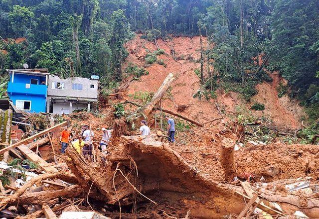 Saiba como ajudar afetados pelas chuvas no litoral de São Paulo