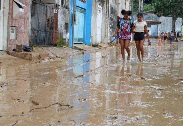 Previsão do tempo alerta para temporais no litoral paulista nesta 3ª feira