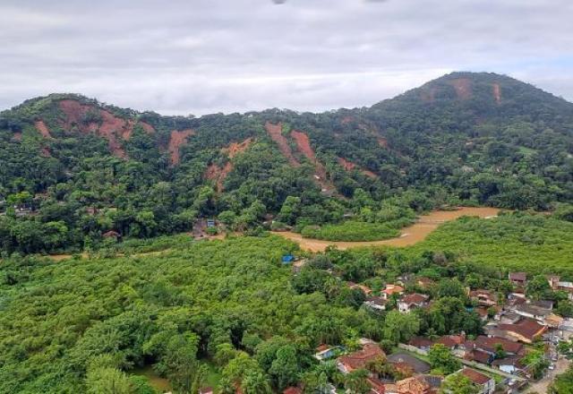 Com 40 mortos, buscas por desaparecidos após chuvas seguem nesta 3ª