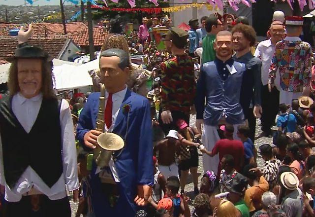 Carnaval em Olinda: encontro de bonecos gigantes marca último dia de festa