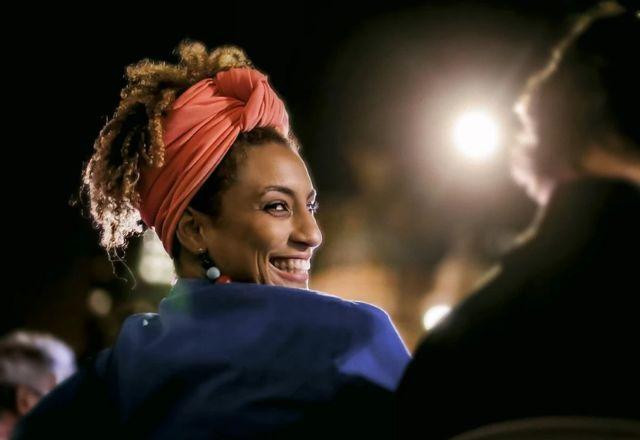 Dino abre inquérito na PF para investigar morte de Marielle Franco