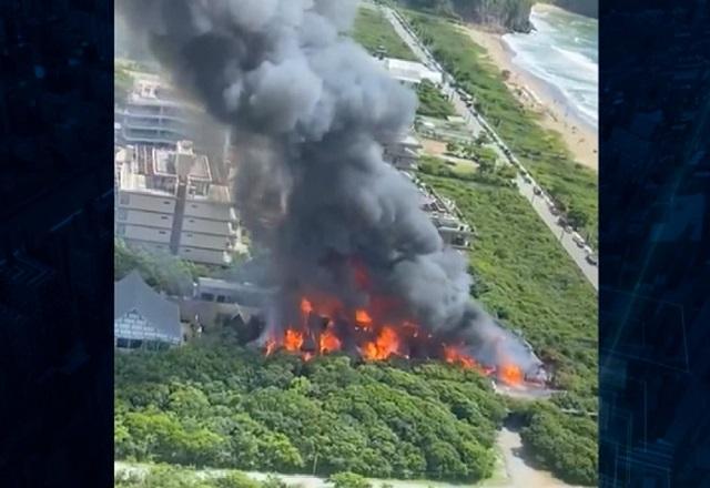 Incêndio destrói balada famosa em praia de Itajaí (SC)