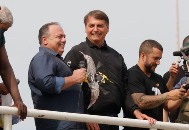 Pazuello avisou Exército sobre participação em motociata com Bolsonaro