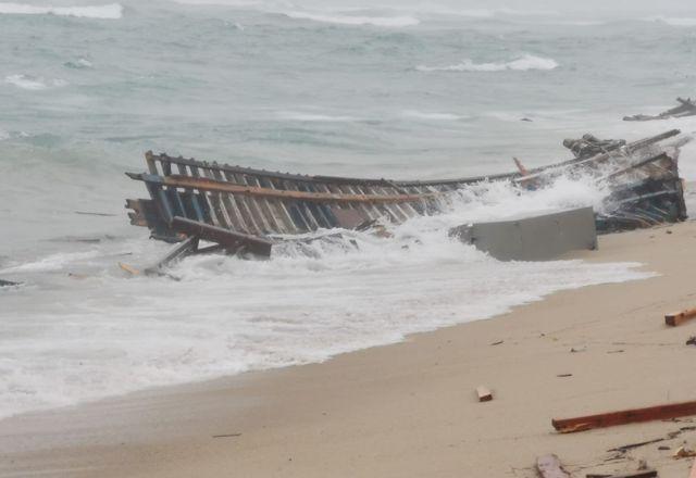 Mais de 50 imigrantes morreram após naufrágio na costa da Itália