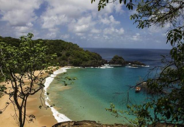 Praia do Sancho, em Fernando de Noronha, é eleita a melhor do mundo